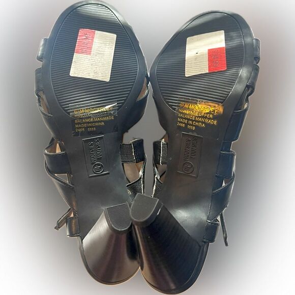 Like new! Mootsies Tootsies “MOCARLEY” black wedges! - Picture 8 of 8